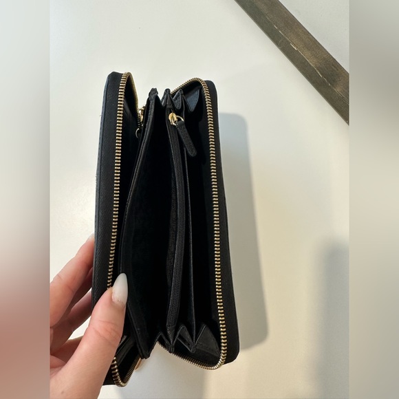 Michael Kors wallet - Picture 4 of 7